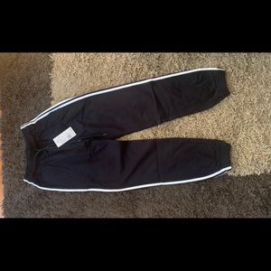 Women’s joggers. Size small